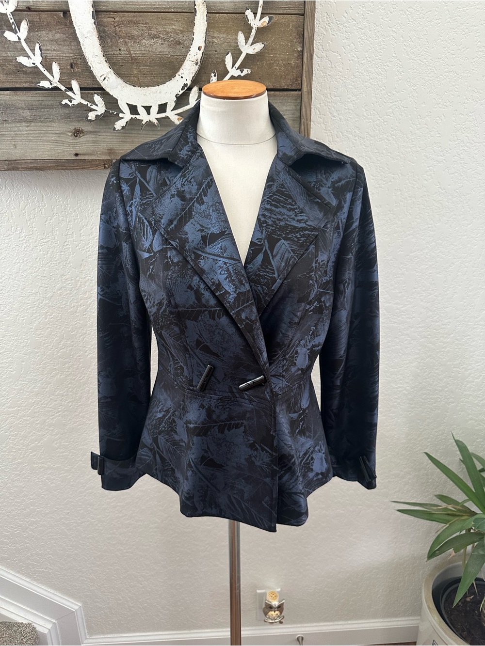 IC by Connie K black blue foiled look blazer jacket size Small